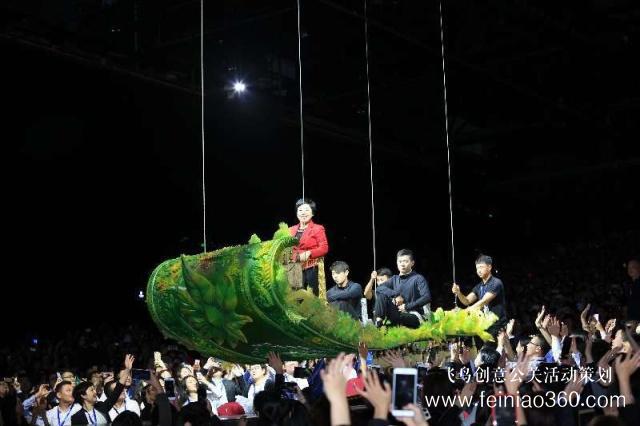 把年會(huì)放橫店，舉辦“維密秀”，醫(yī)藥圈都是這樣開年會(huì)的。